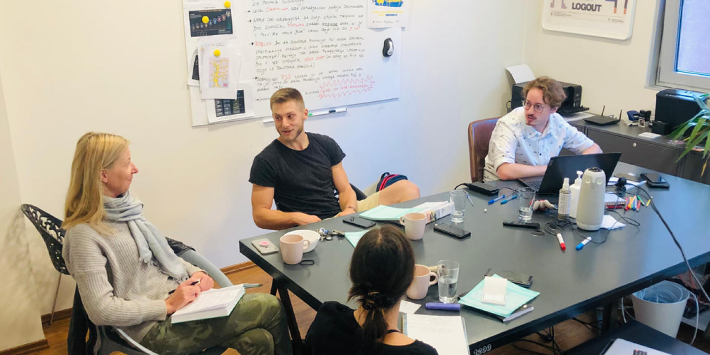 loogut team meeting2